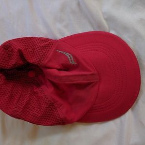 Saucony lightweight running hat
